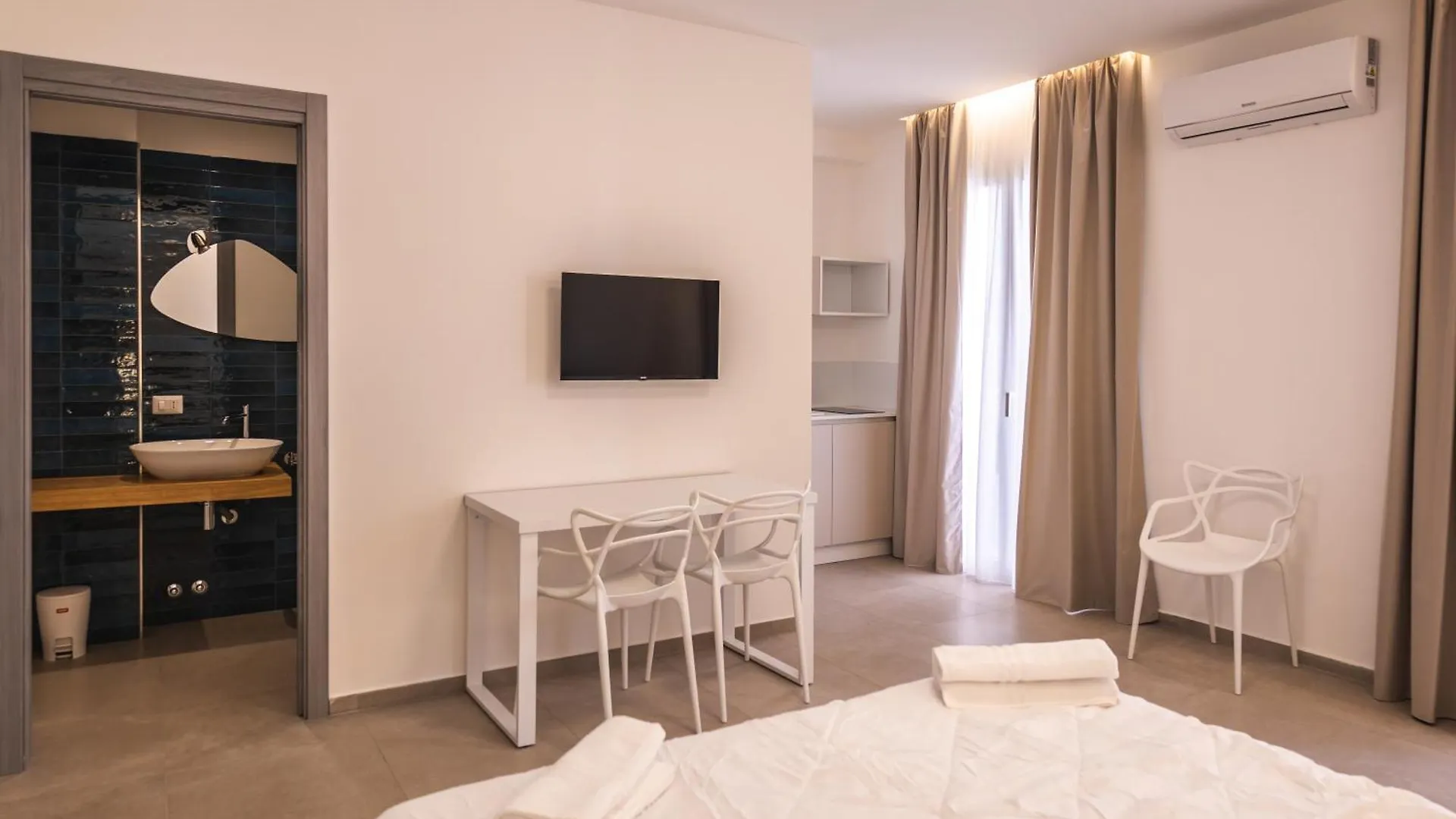 Aura Room Letojanni