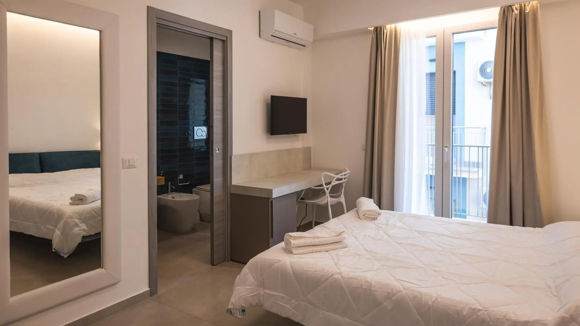 Aura Room Letojanni