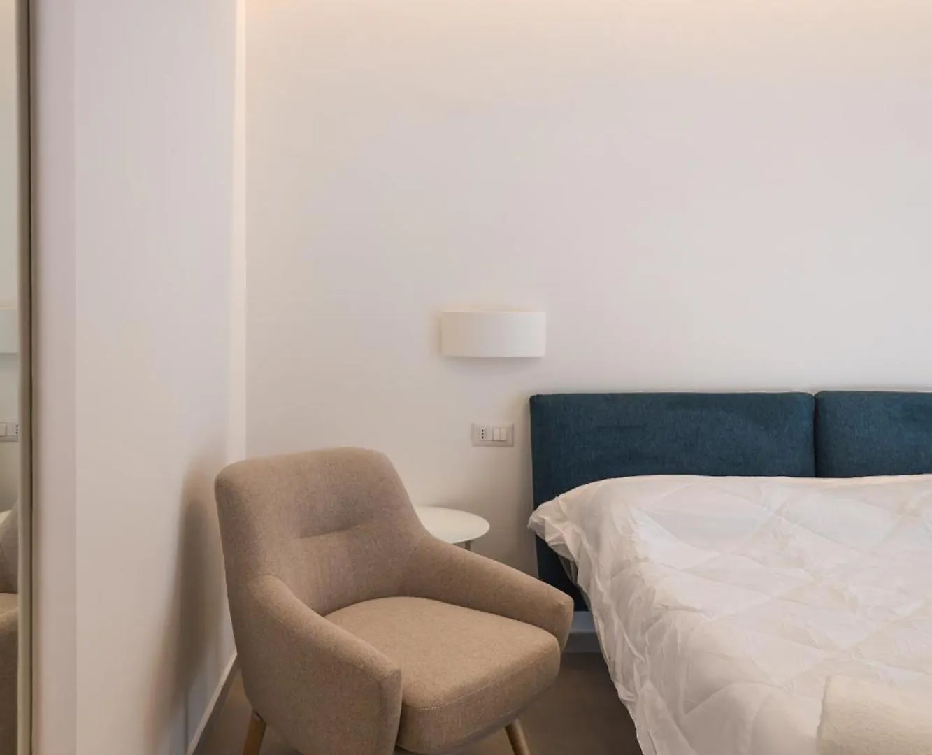 Aura Room Letojanni 0*,